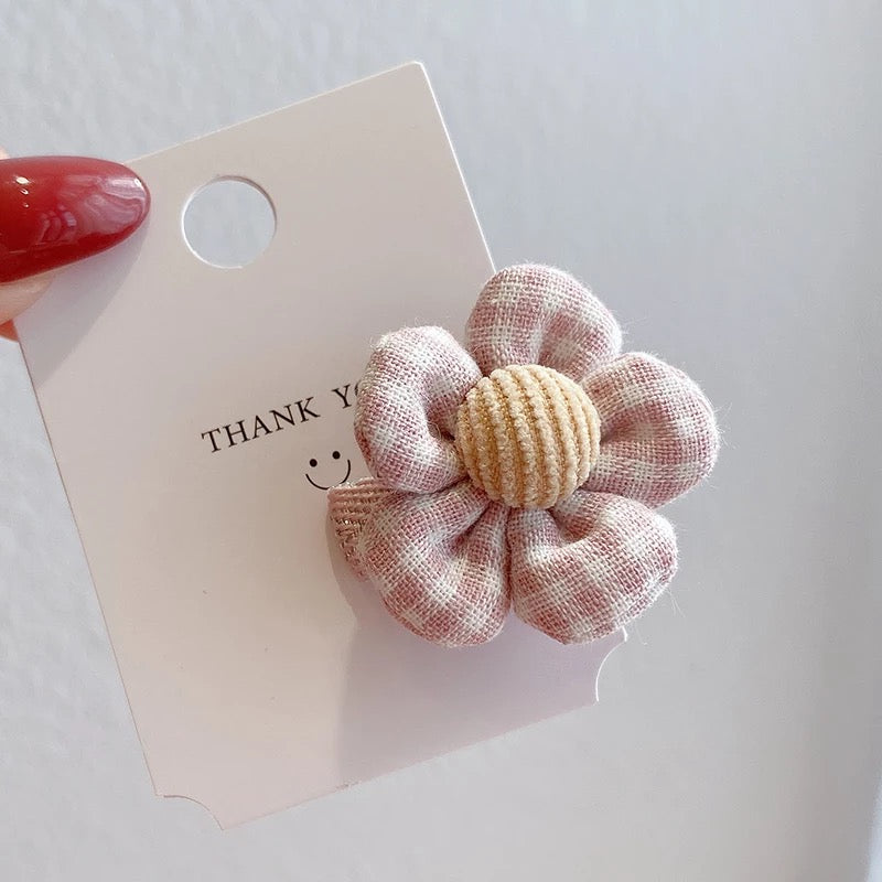pink daisy clip