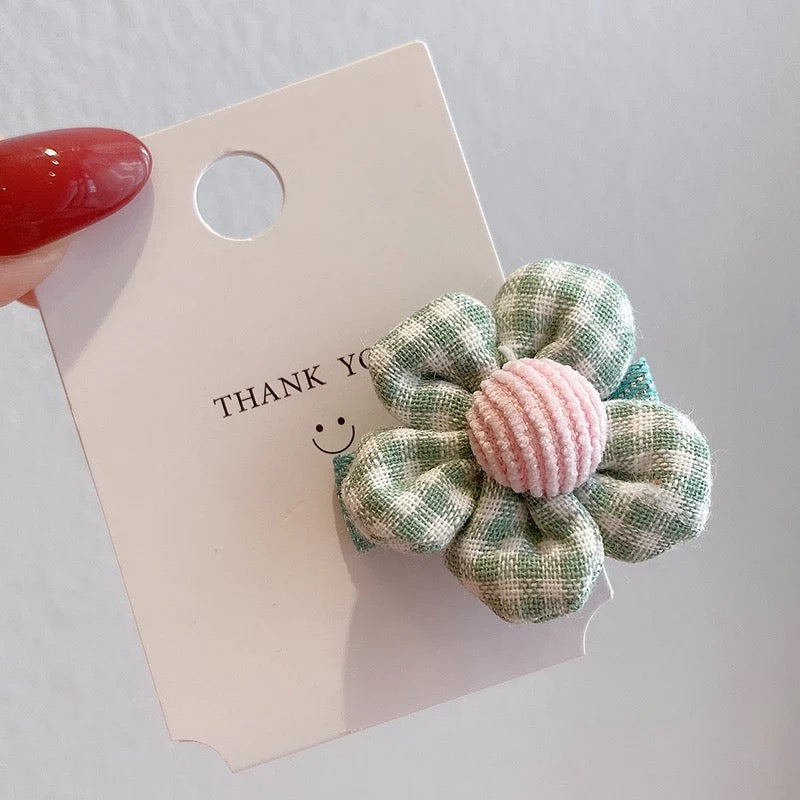Green Daisy Clip
